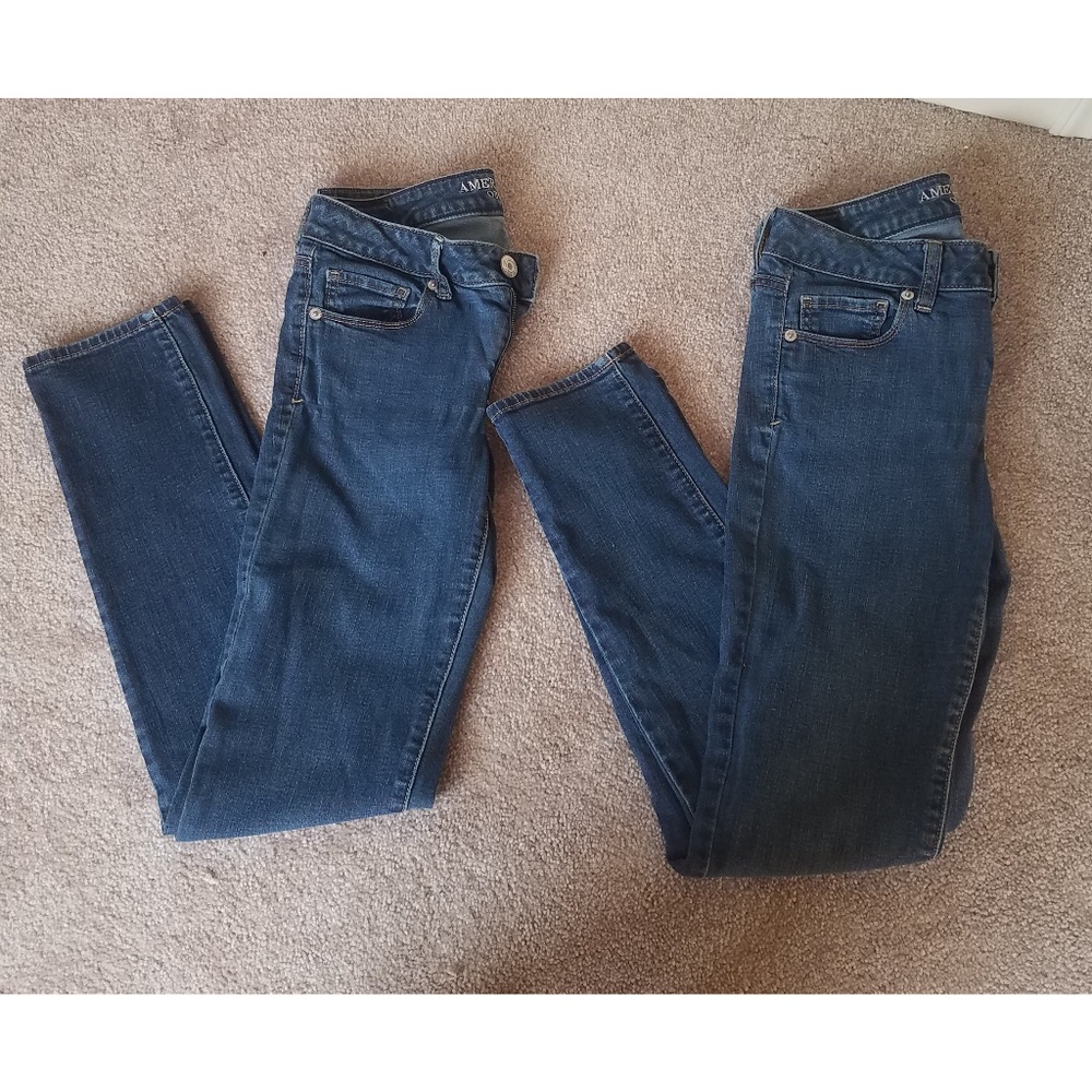 2 pairs of American Eagle sz 4R skinny Jeans